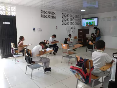 Los niños de la institución educativa La Esperanza, contentos con sus nuevos ambientes escolares