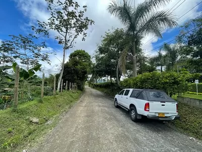 Vía principal de la zona industrial de Cerritos será pavimentada