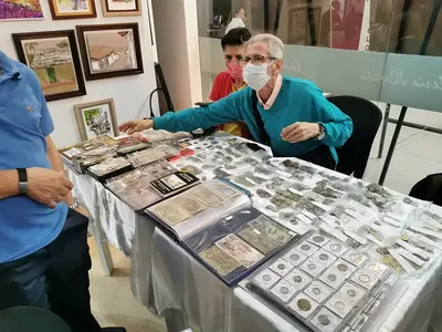 Las monedas, los billetes y las estampillas fueron los más apetecidos en la I feria de coleccionistas