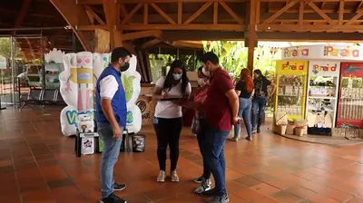 Vigimonstruos educan en reciclaje a los visitantes del Bioparque Ukumarí