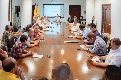 Con presencia del alcalde Carlos Maya, instituto de movilidad de Pereira y representantes de los taxistas, se realizó la primera mesa de la legalidad de este año