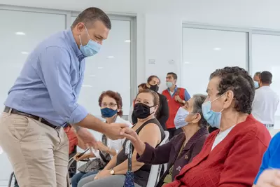 Alcalde Maya inauguró centro vida en comuna Villavicencio que beneficiará a 100 adultos mayores