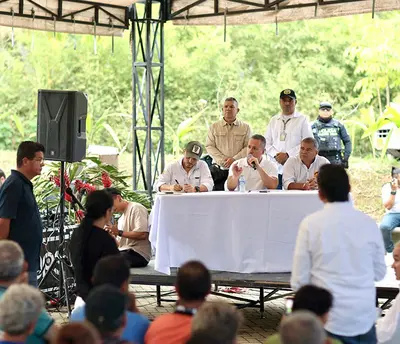 Alcalde de Pereira, Mauricio Salazar, escuchó y atendió las necesidades de las comunidades de Puerto Caldas y Cerritos